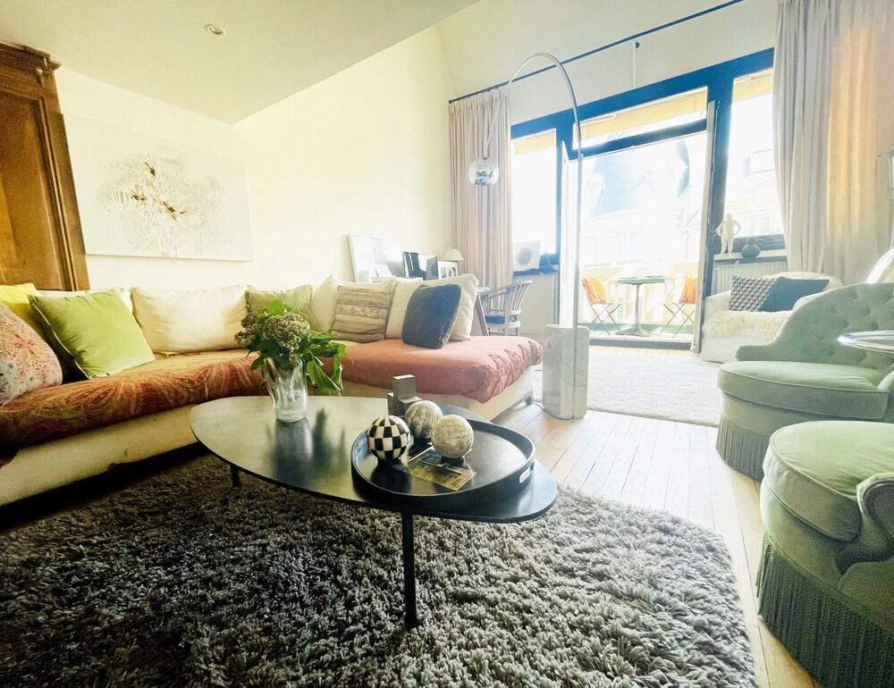 Beautiful, rare Architect's duplex near Trocadéro! - Tap to explore photos