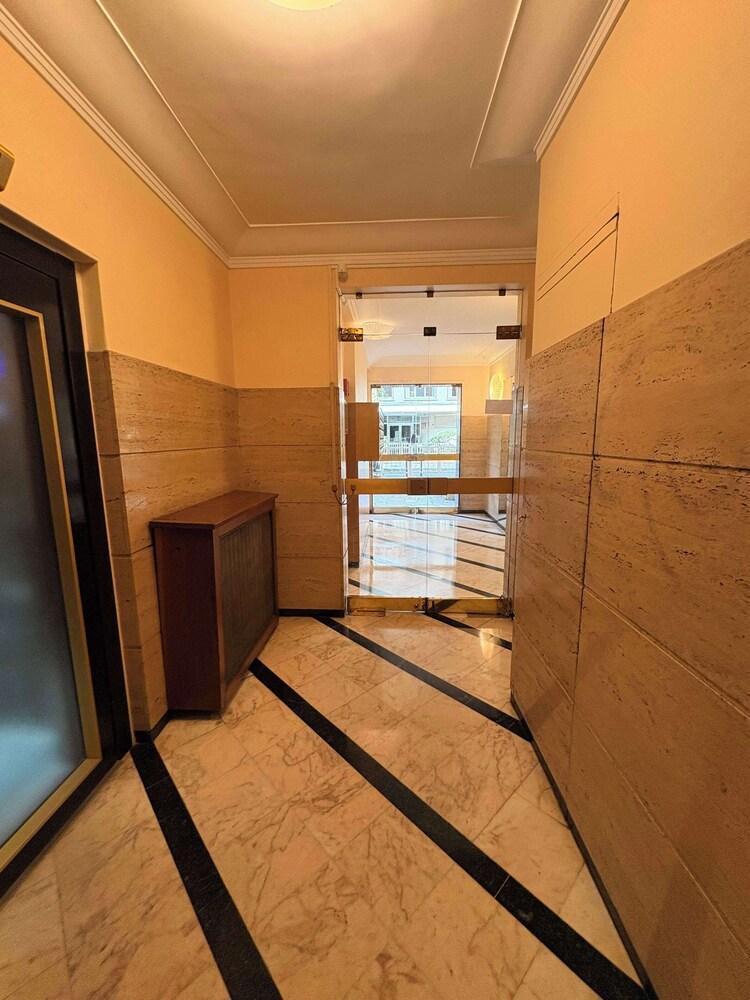 Awesome 1-bedroom studio in charming Paris perfect for your getaway - Tap to explore photos