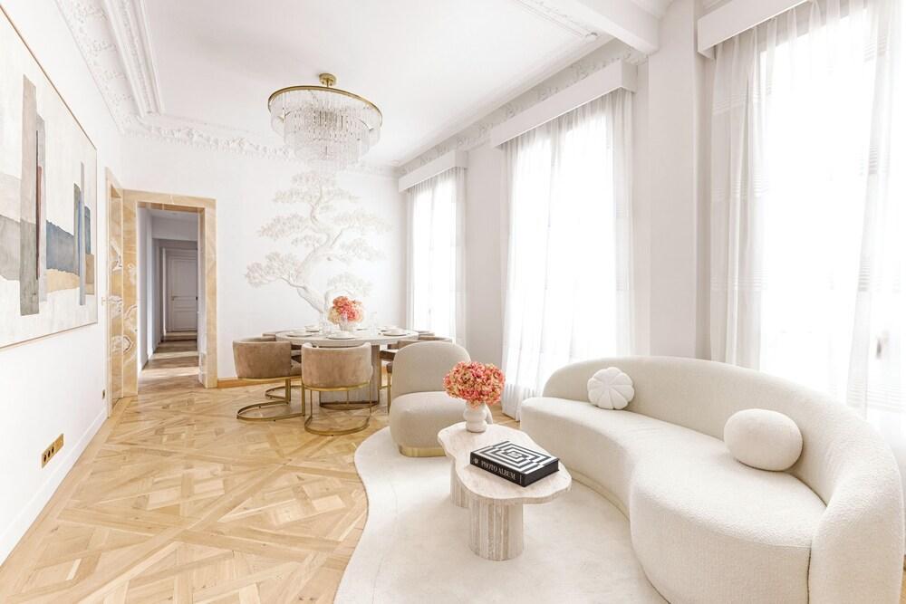 Artistic Luxury Apartment 3CH/8P - Hôtel Bristol - Tap to explore photos