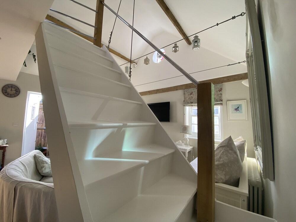 Beautiful cosy studio close to central London