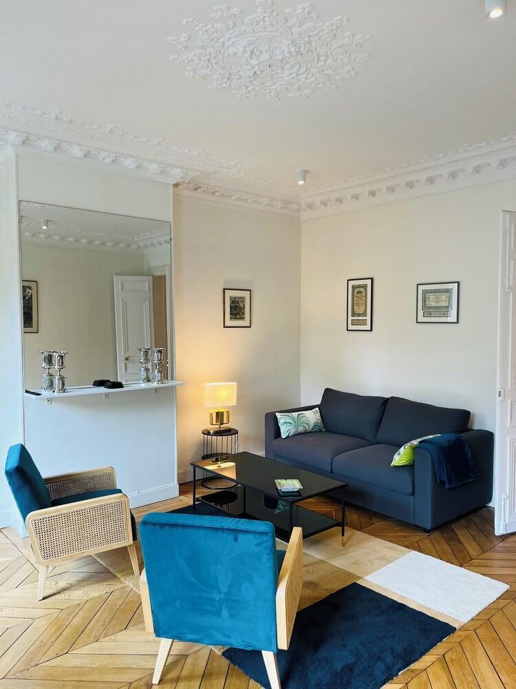 Beautiful apt near Bastille - Tap to explore photos