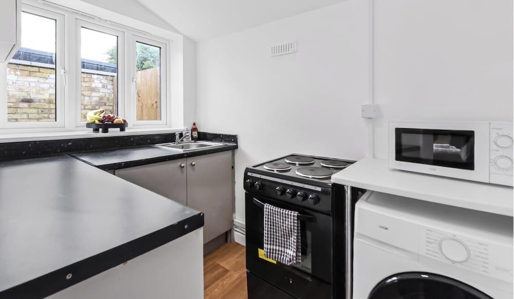 Bright Studio with En-Suite and Kitchen - 2 min from Norwood Junction