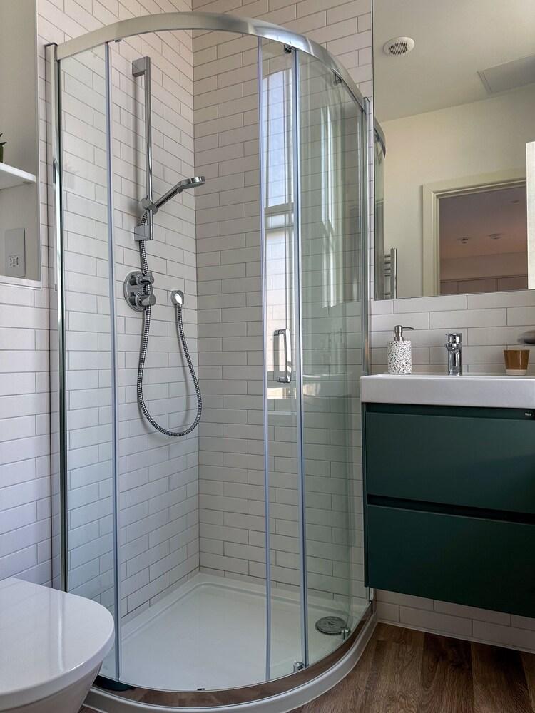 Bright Stylish Studio steps from Camden Market