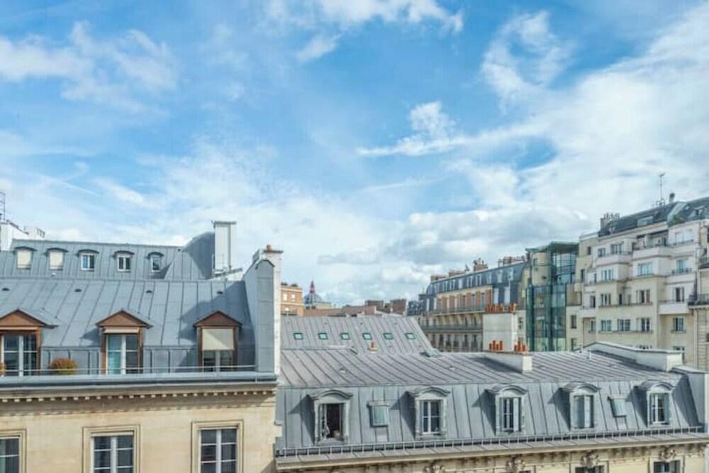 Beautiful apartment near the Champs Elysées 95 m2