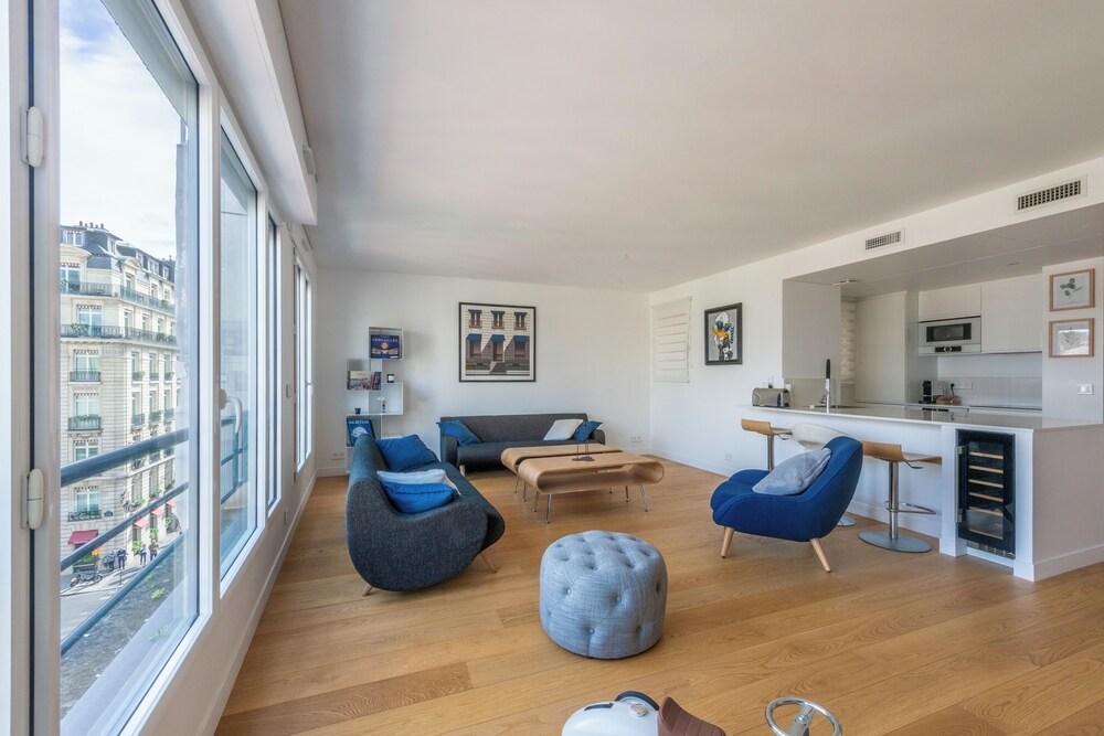 Beautiful apartment near the Champs Elysées 95 m2 - Tap to explore photos