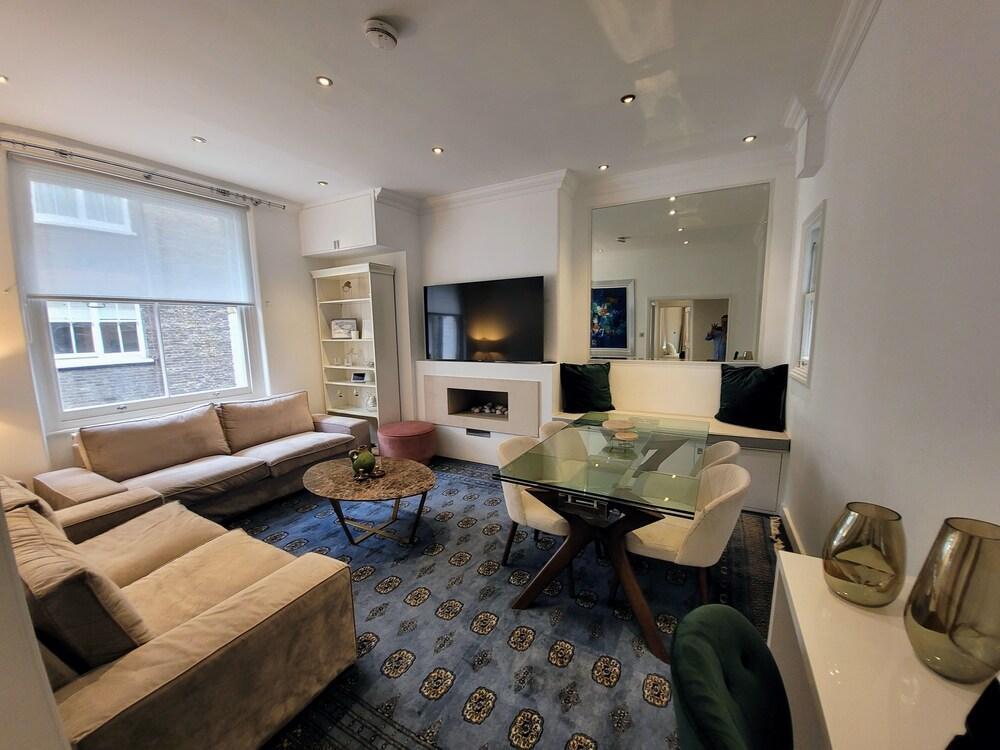 Beautiful Flat in a central London brick building - Tap to explore photos