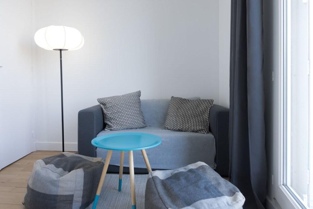 Beautiful Apartment with panoramic view on park - Tap to explore photos