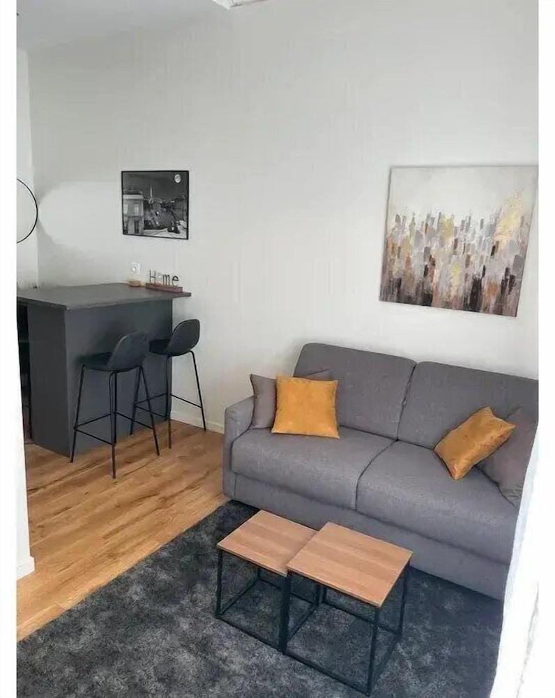 Brand new apartment Tour Eiffel - Tap to explore photos