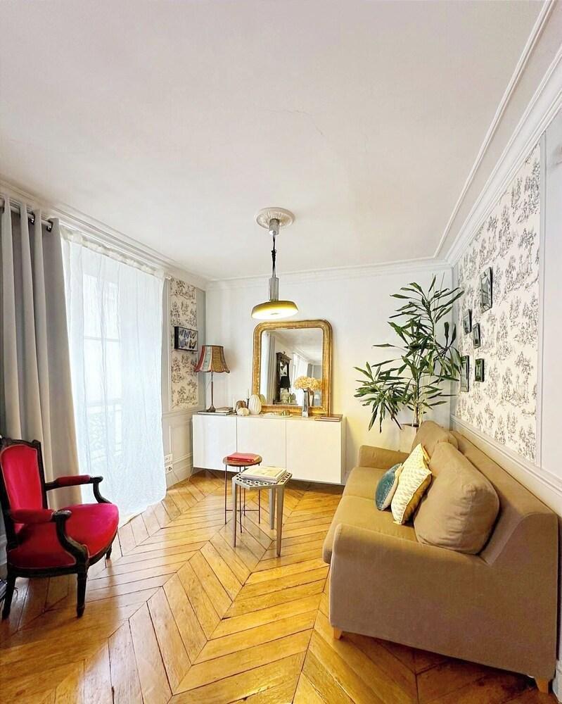 Bohemé apartment in Down town District - Tap to explore photos