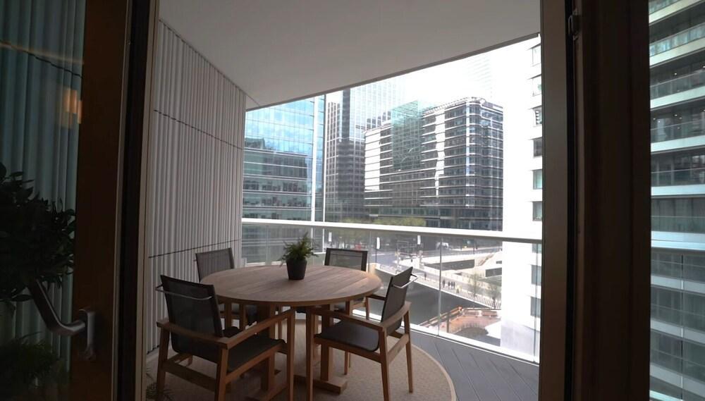 Canary Wharf Spacious Luxury Apartment