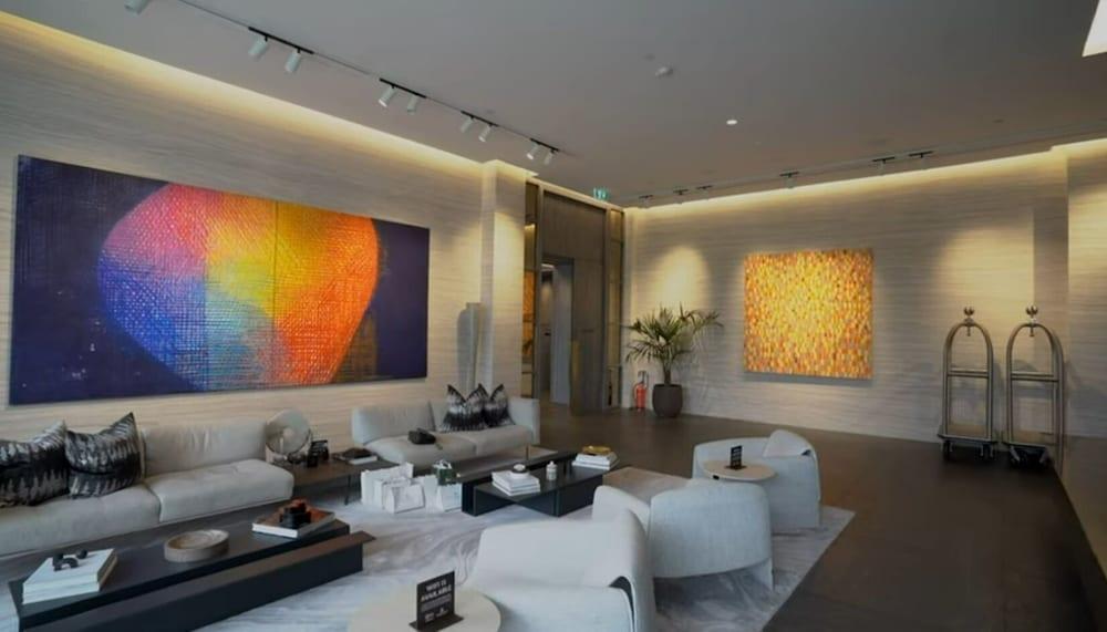 Canary Wharf Spacious Luxury Apartment - Tap to explore photos