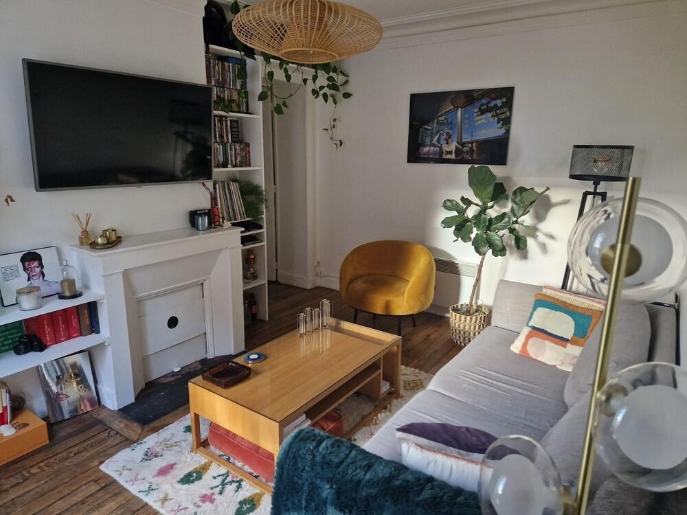 Central and Cosy Parisian's Appartment - Tap to explore photos