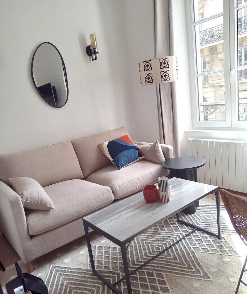 Charmant Appartement Proche de Montparnasse - Tap to explore photos