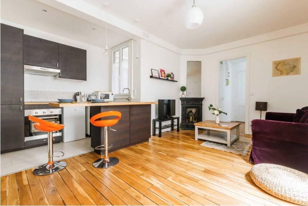 Charming apartment, 18th district near Montmartre - Tap to explore photos