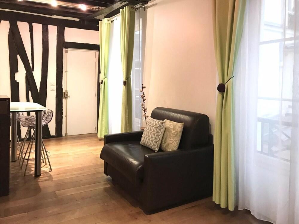 Charming studio Ile Saint Louis PARIS 4 ° ° - Paris - Tap to explore photos