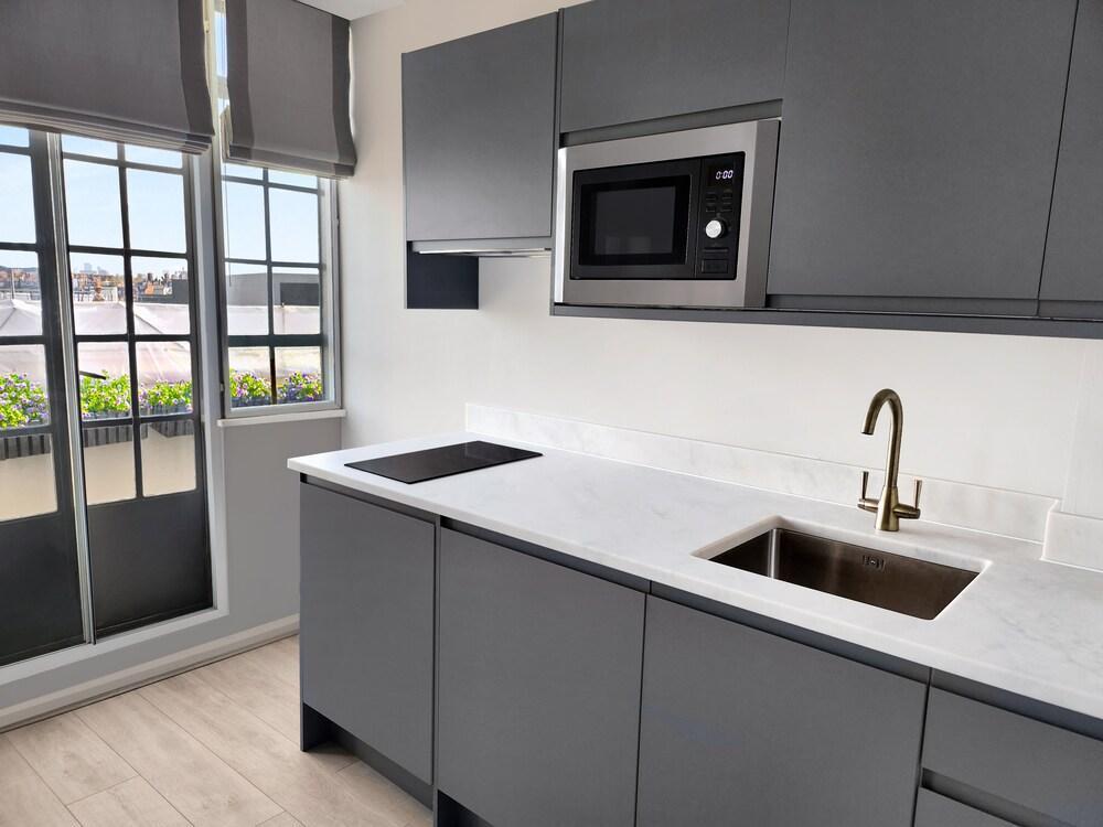 Chelsea Flat 10 mins Harrods | Balcony | Gym - Tap to explore photos