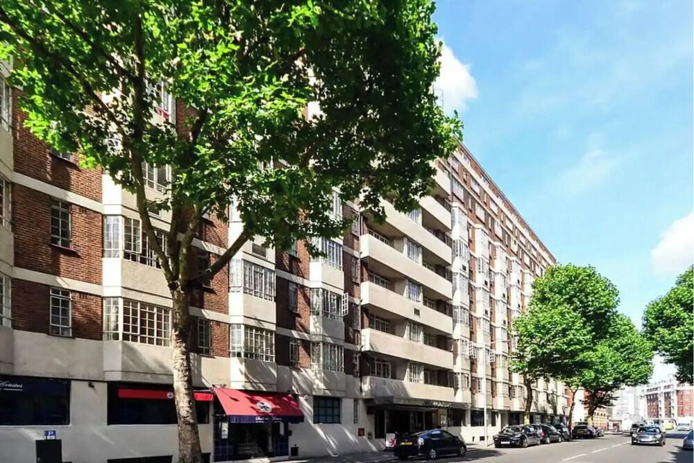 Chelsea Flat 10 mins Harrods | Balcony | Gym
