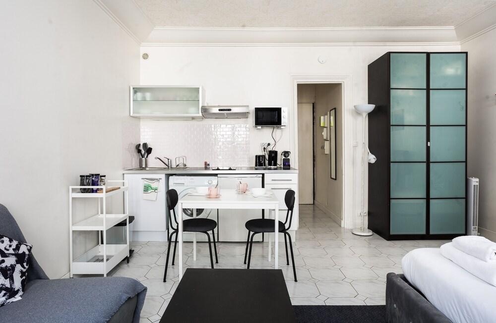 Chic location near the Opera & Shopping District - Tap to explore photos