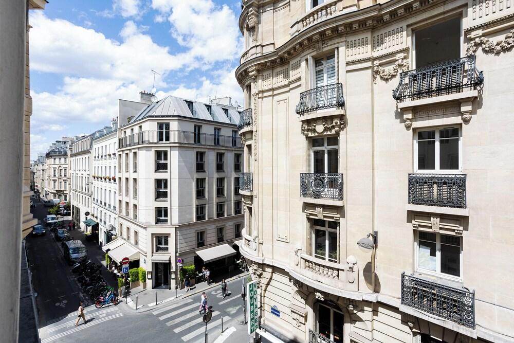 Chic location near the Opera & Shopping District