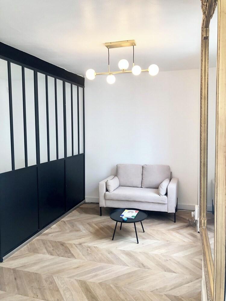 Chic Home Paris Montmartre - Tap to explore photos