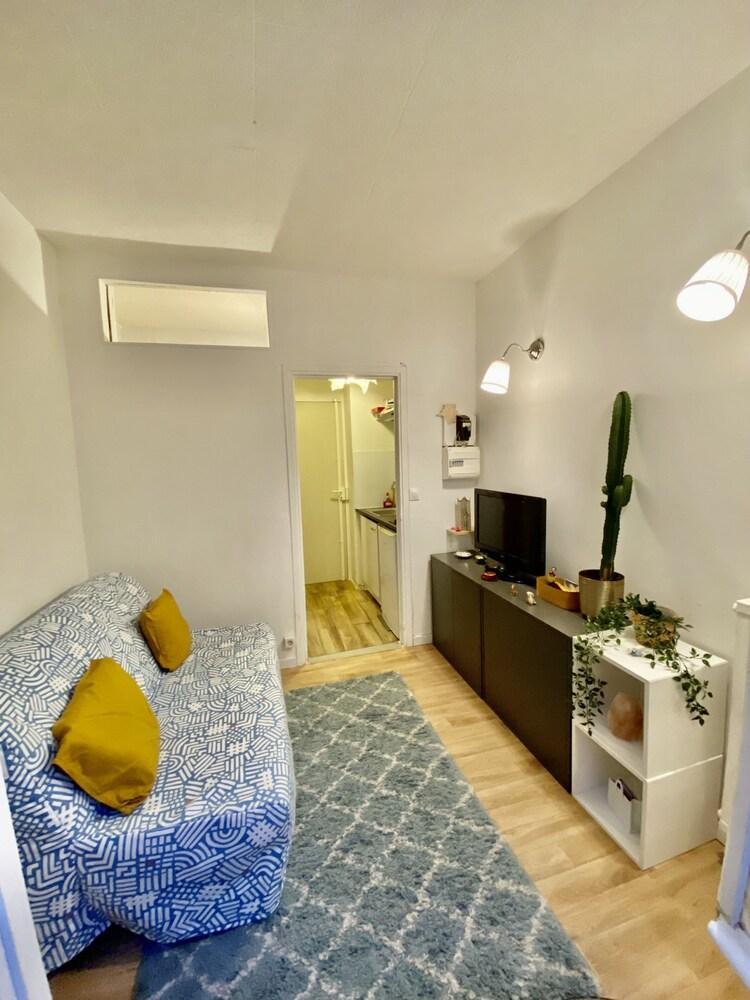 Charming studio in Paris (Batignolles district)
