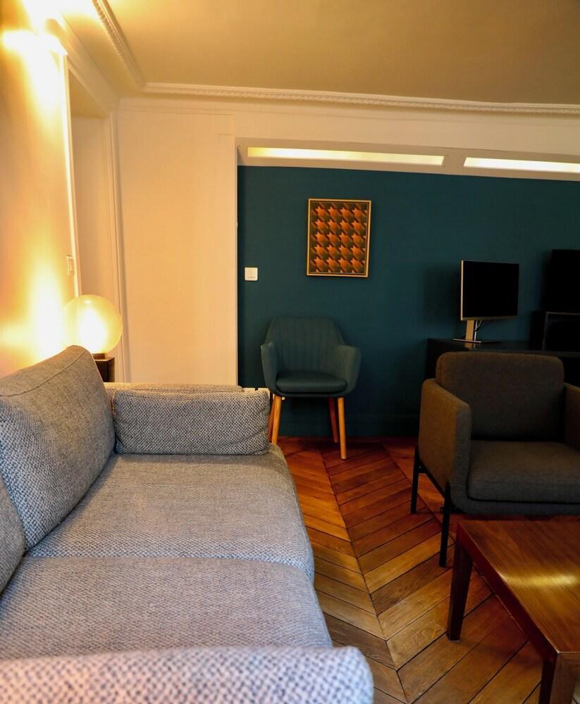 Charming 74m2 apartment in central Paris - Tap to explore photos