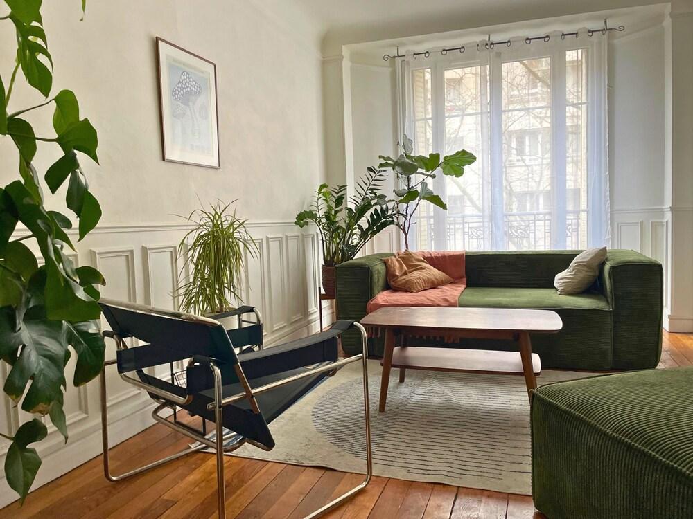 Charming 3-room apartment, Paris 19e - Tap to explore photos