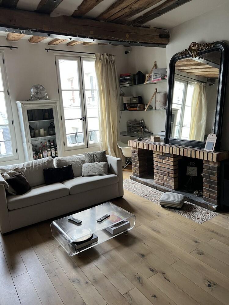 Charming apartment - Tap to explore photos