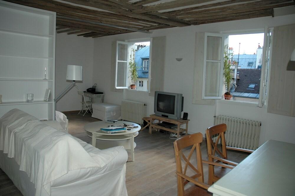 Charming flat in the heart of Paris Marais