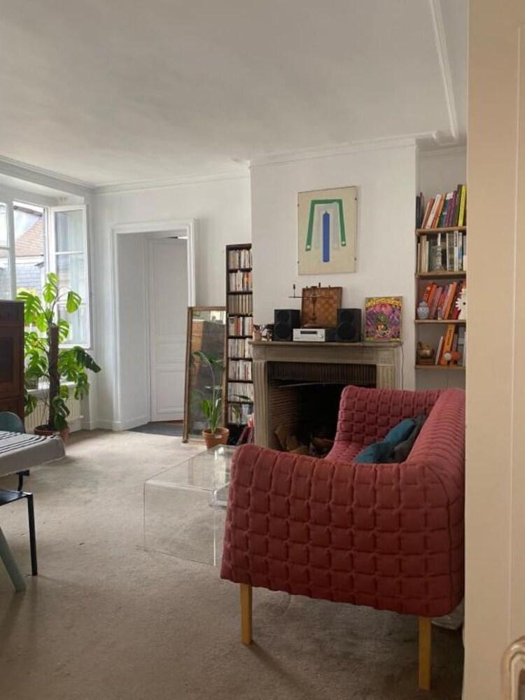 Charming Apartment Paris Saint Germain Saint Michel - Tap to explore photos