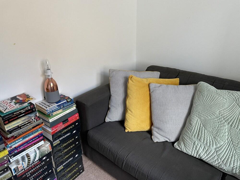 Charming Camden Split level home in Central London - Tap to explore photos