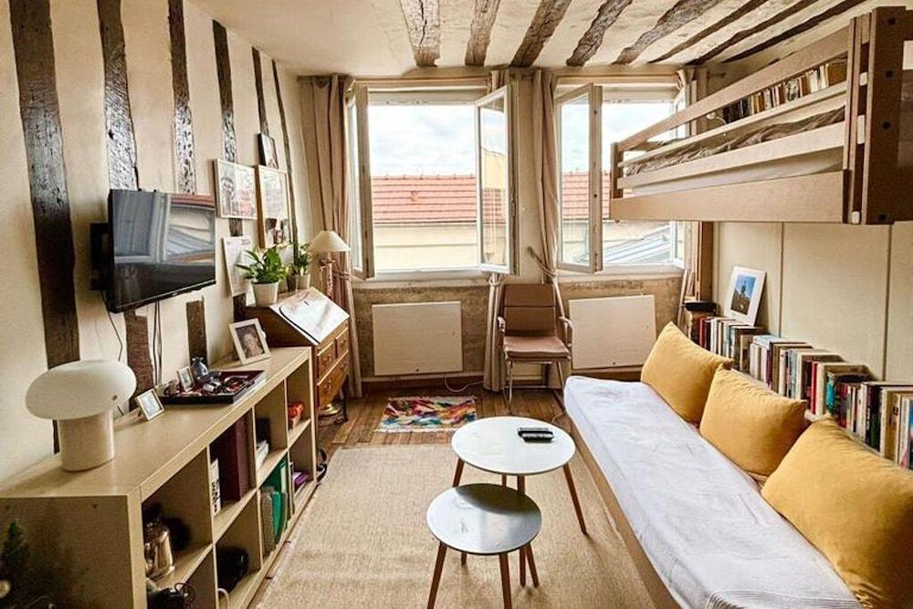 Charming Exceptional Studio Paris Center - Tap to explore photos