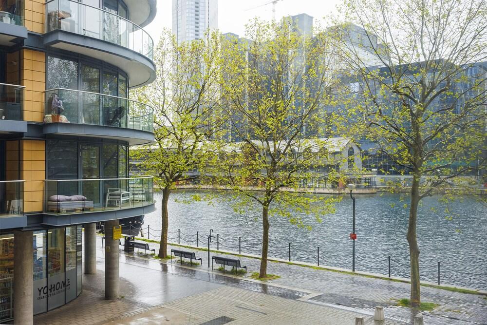 Classy Canary Wharf - Riverside Apartment