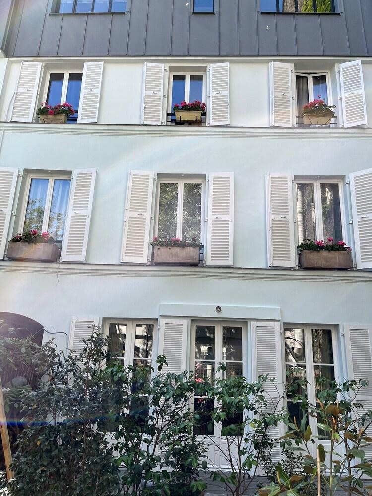 Charming studio for two in Paris Montmartre