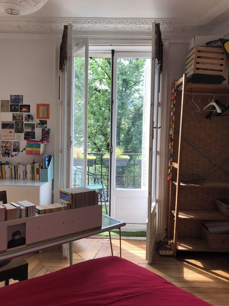 Charming bright apartment with balconies overlooking the city - Tap to explore photos