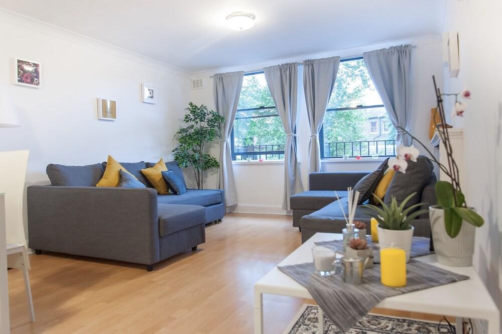 Comfy 2 bed apartment next to Hyde Park - Tap to explore photos