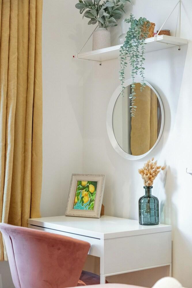 Charming Cozy Studio Apartment - Tap to explore photos