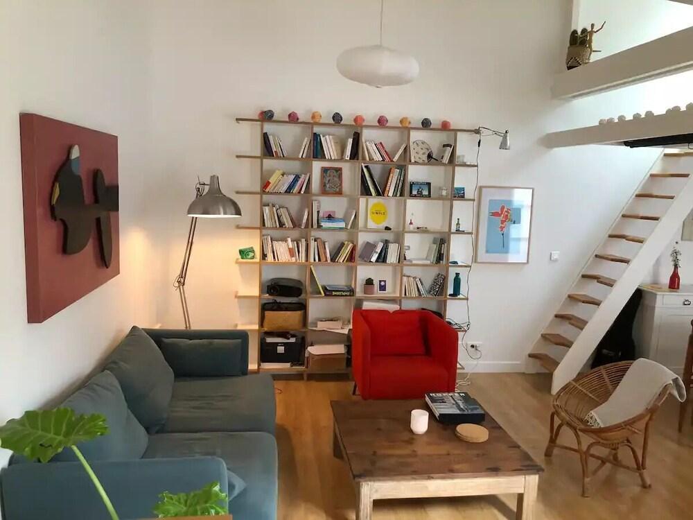 Charming Apartment in the 10th Arrondissement - Tap to explore photos