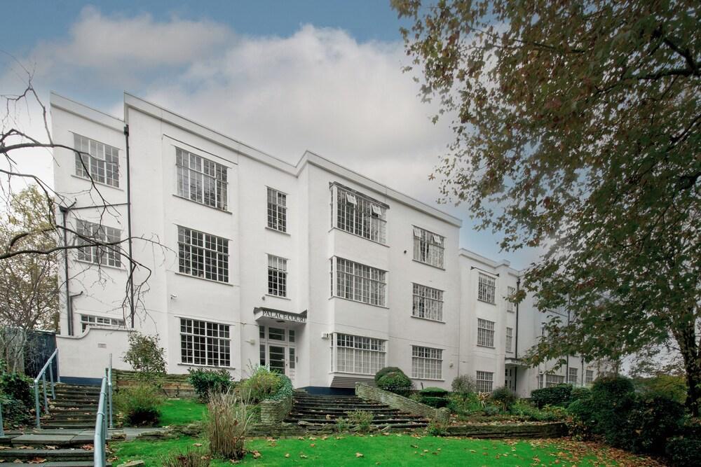 Chic & Spacious 2 double bed flat in Tulse Hill
