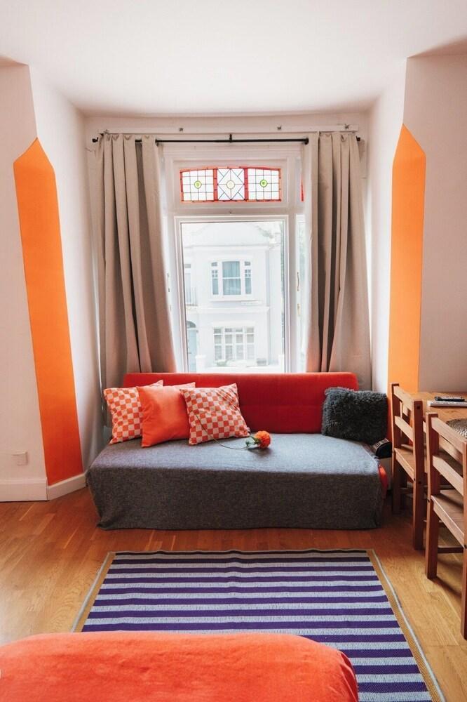 Chelsea Orange Residence - Tap to explore photos