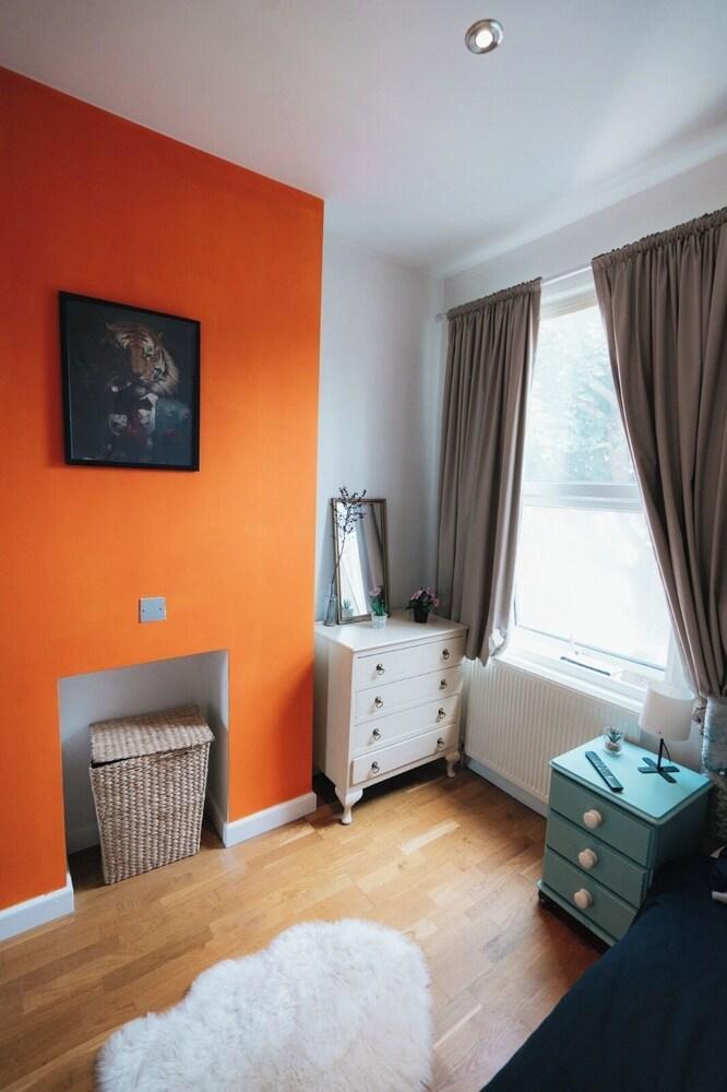 Chelsea Orange Residence - Tap to explore photos