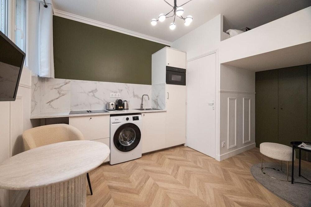 Charming studio in Pigalle - Near Montmartre and Opéra - Tap to explore photos