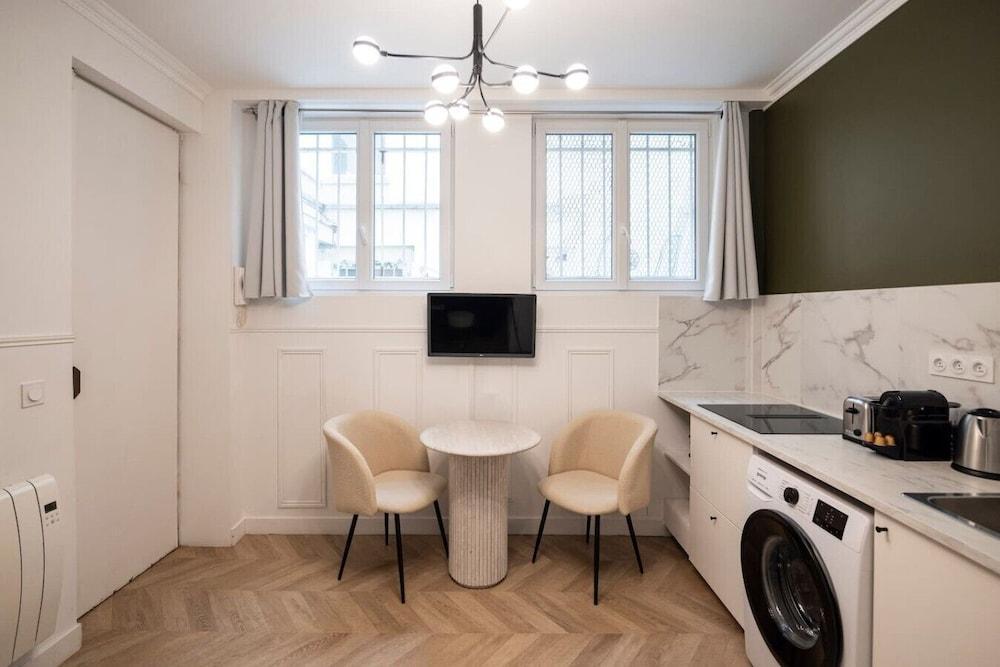 Charming studio in Pigalle - Near Montmartre and Opéra - Tap to explore photos