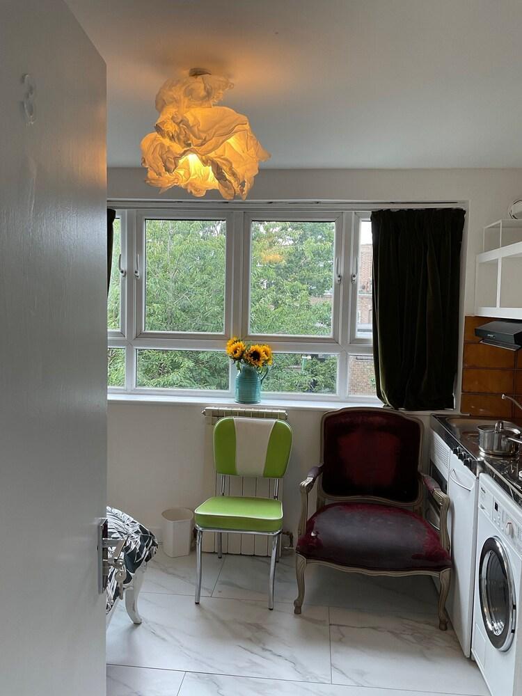 Charming Studio with Modern Amenities in Central London - Tap to explore photos