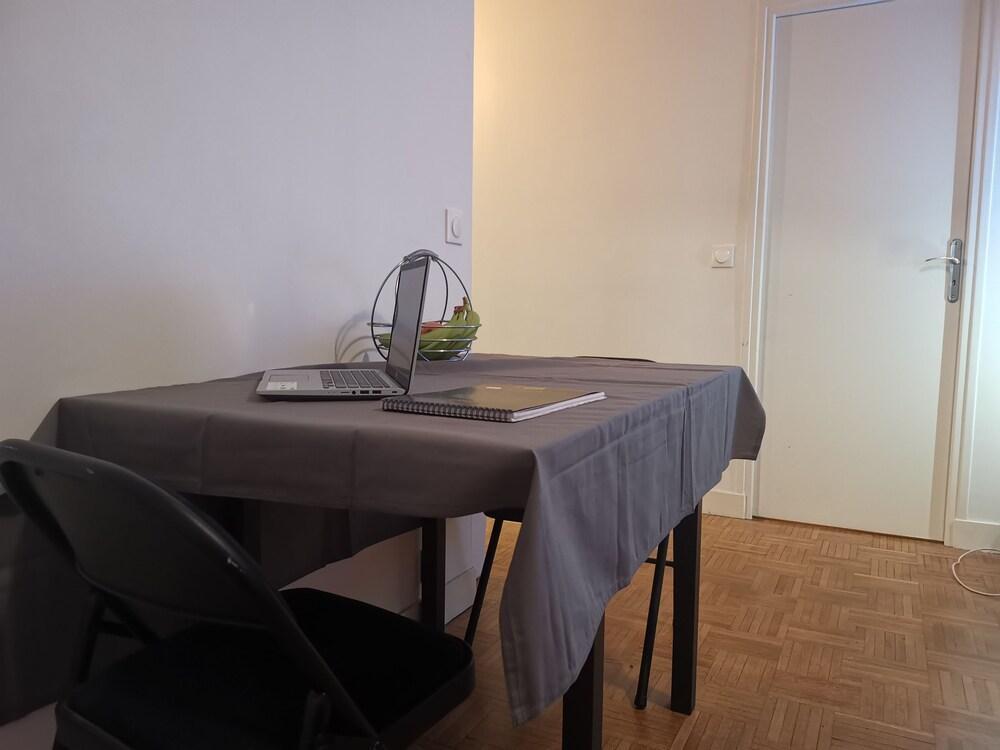 Cosy apartment between Tour-Eiffel & Champs Elysees - Tap to explore photos