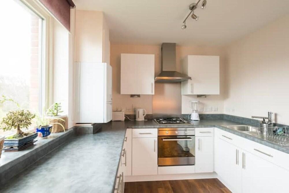 Clean and Homely One-Bed Flat in Zone 2 - Tap to explore photos