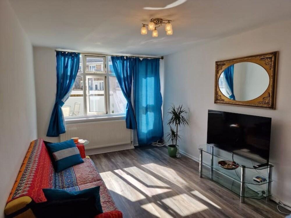 Cosy Flat close to Tower Bridge! - Tap to explore photos