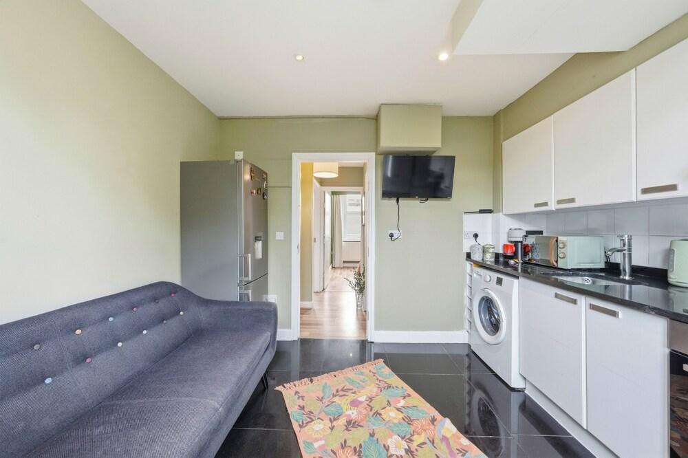 Comfortable 2 Bedroom Flat-Easy Access to Central - Tap to explore photos