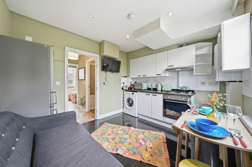 Comfortable 2 Bedroom Flat-Easy Access to Central - Tap to explore photos