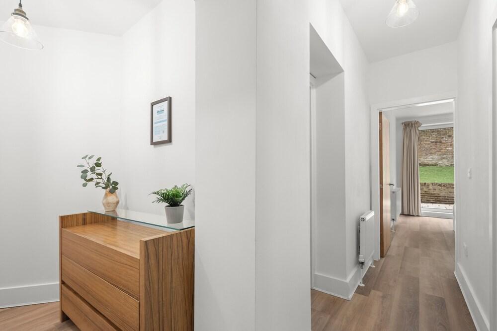 Comfortable abode, located in Kensington